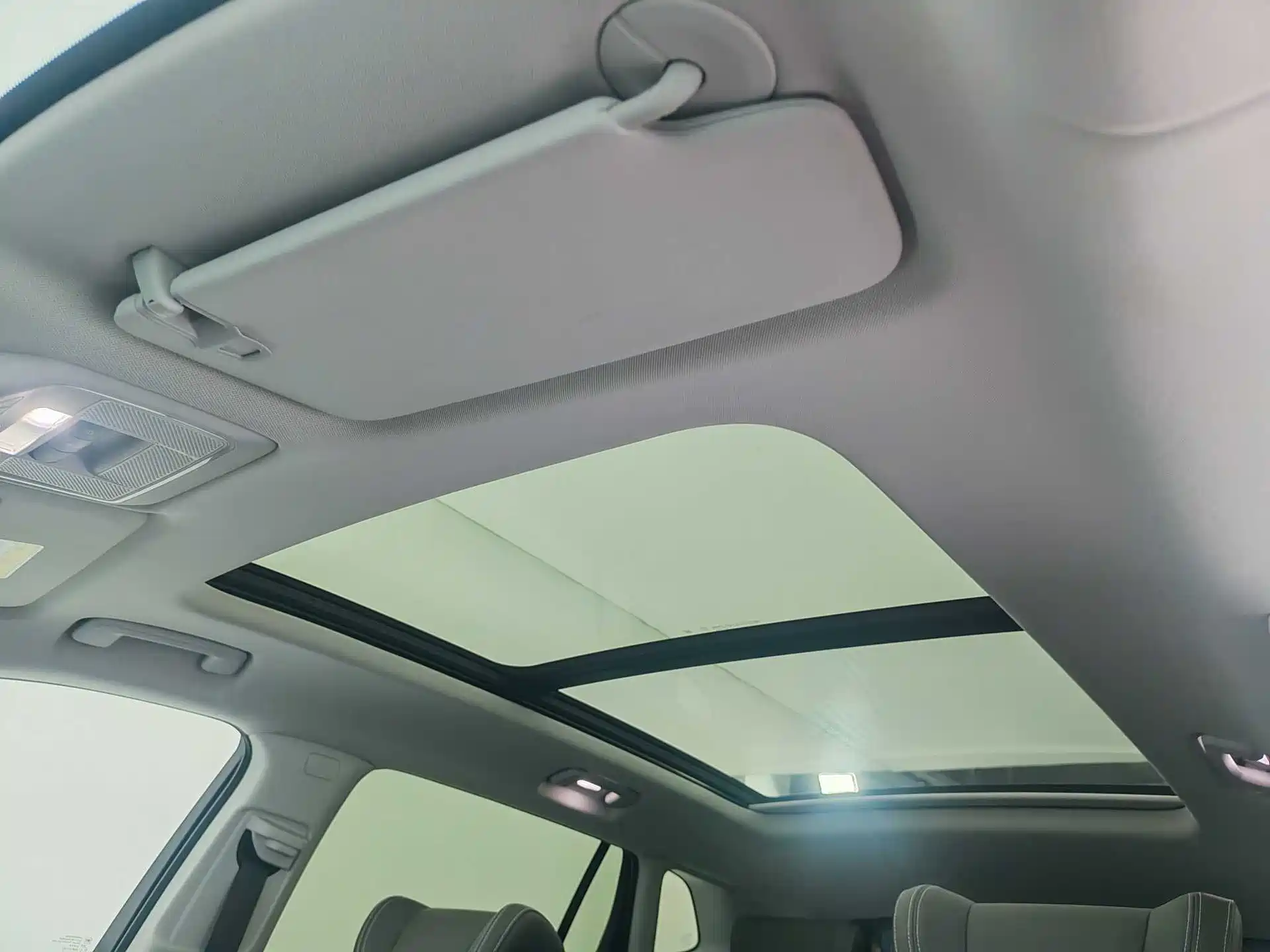 Photo 13 - Buick E5