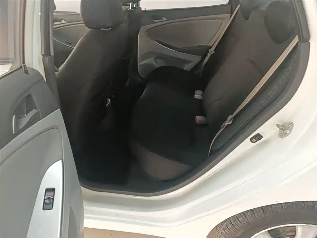 Hyundai Verna 2014 1.4L Automatic Smart GLS фото 17