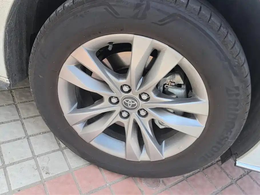 Toyota Sienna 2024 2.5L Hybrid AWD Luxury Edition фото 6