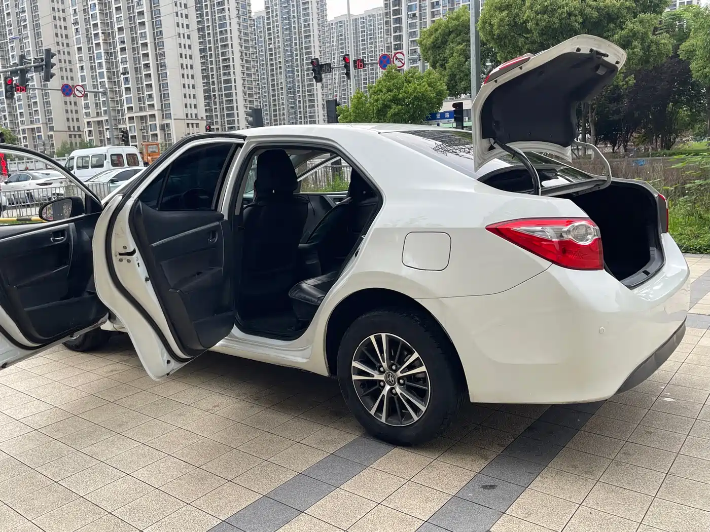 Toyota Levin 2016 1.6G CVT Elite Edition фото 16