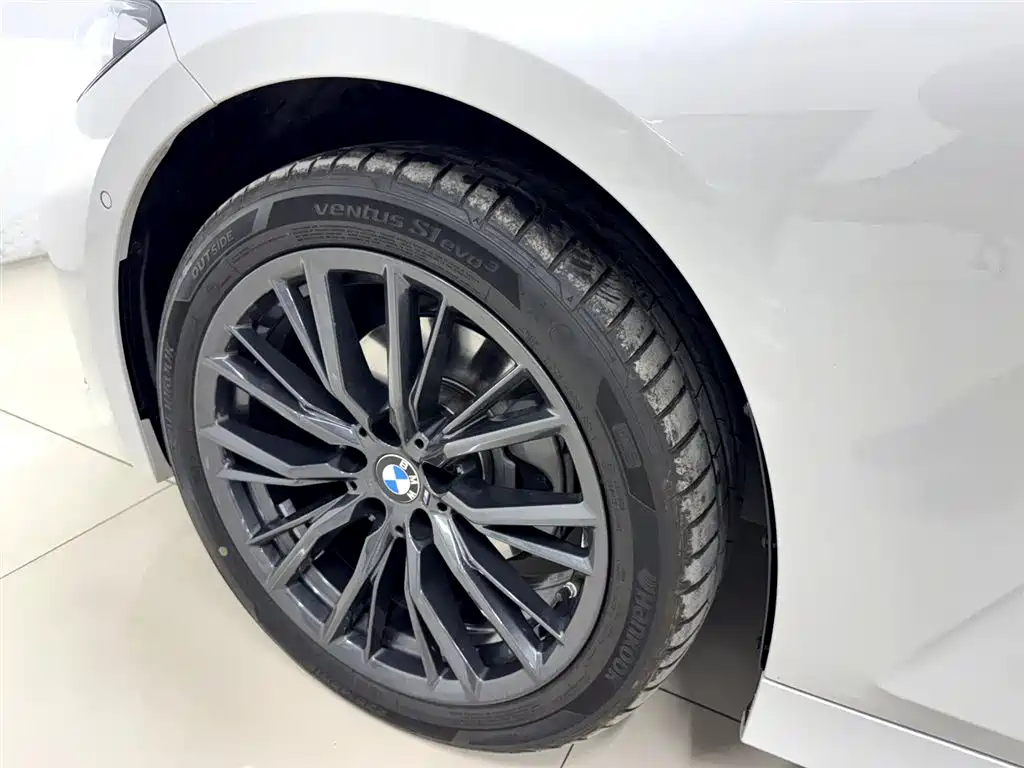 BMW 3 Series 2024 325Li M Sport Shadowline Package фото 21