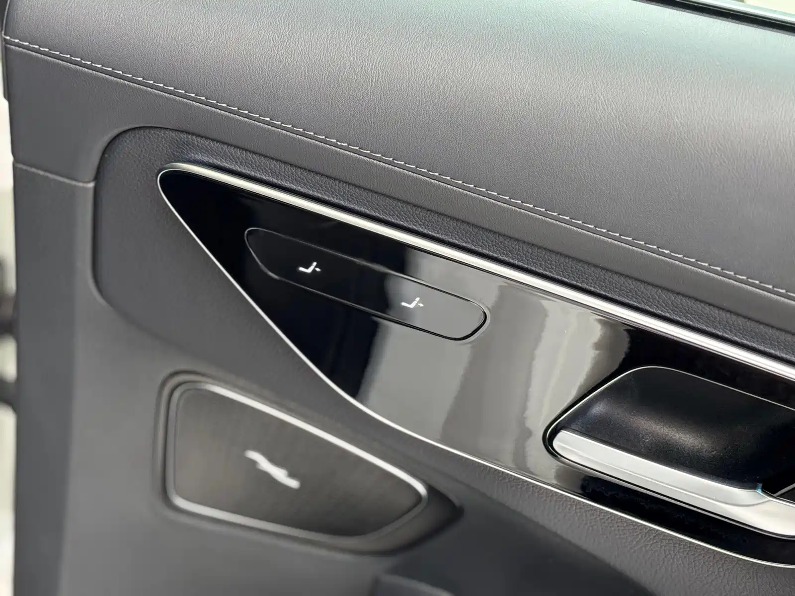 Фото 24 - Mercedes-Benz C-Class