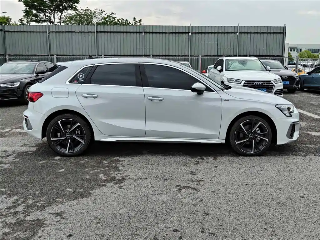 Audi A3 2024 Model Sportback 35 TFSI Fashion Sport фото 3