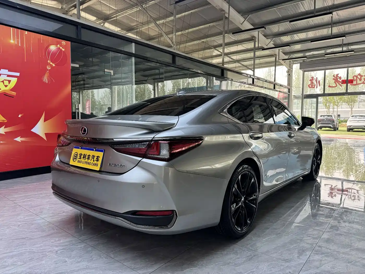 Фото 8 - Lexus ES