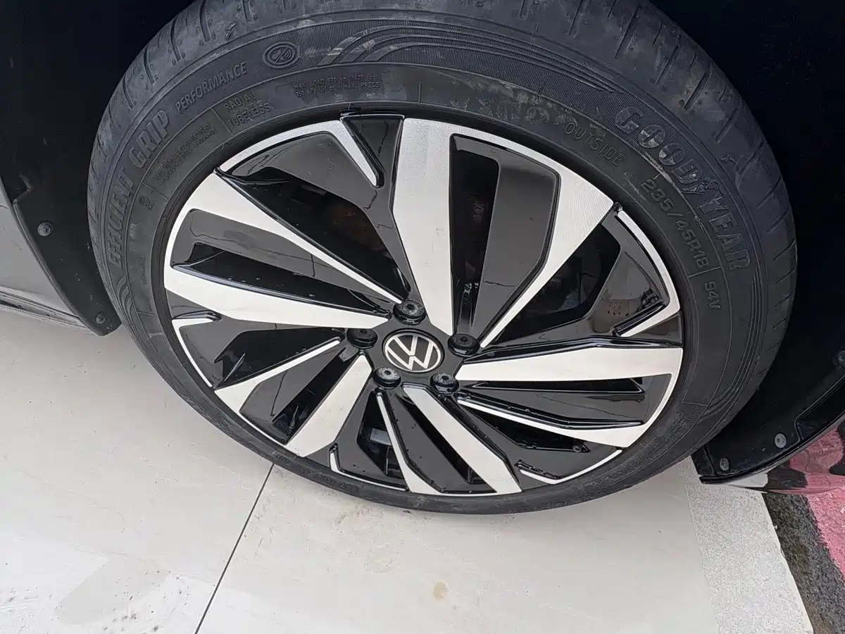 Photo 5 - Volkswagen Passat