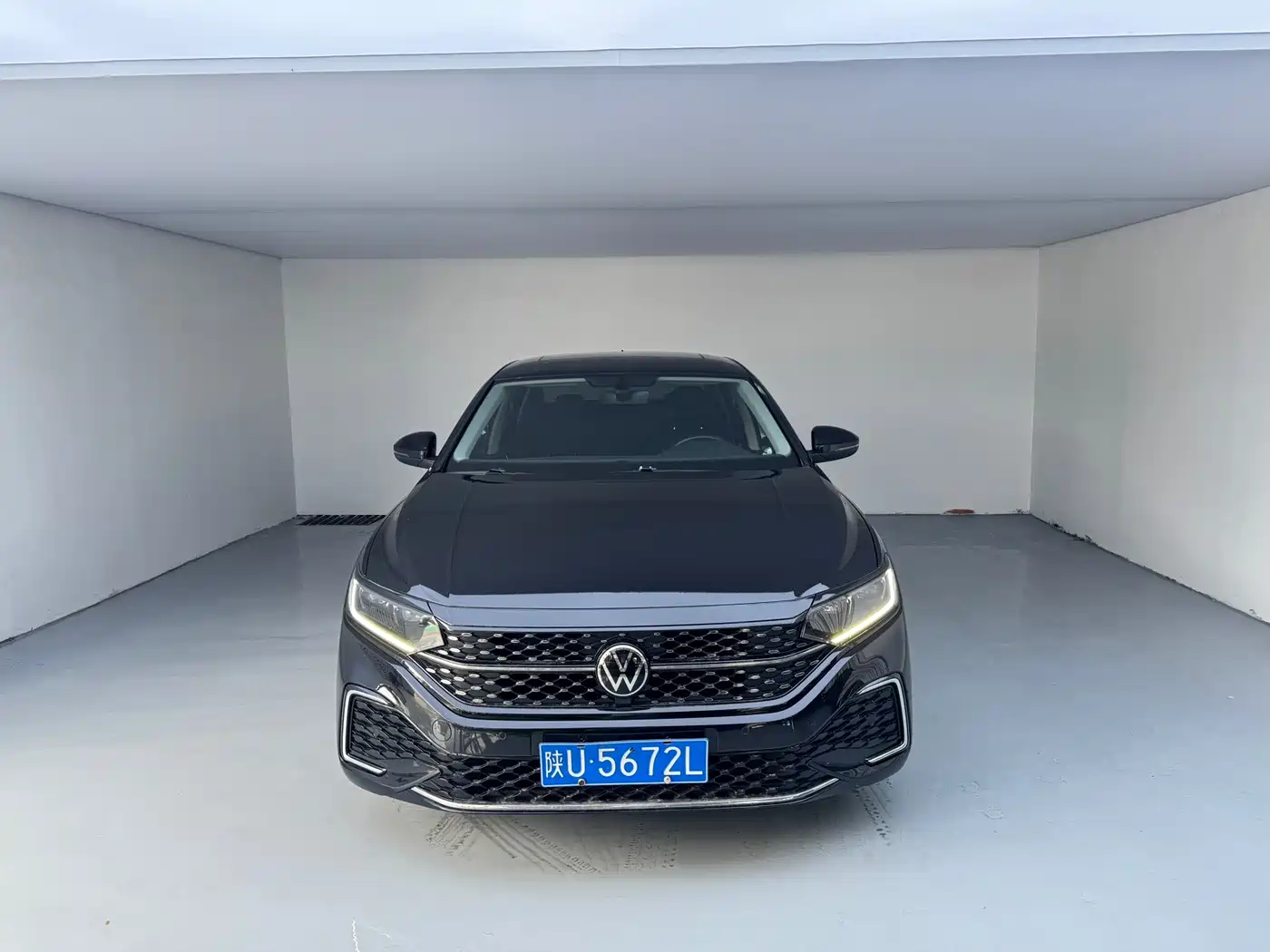 Photo 2 - Volkswagen Passat