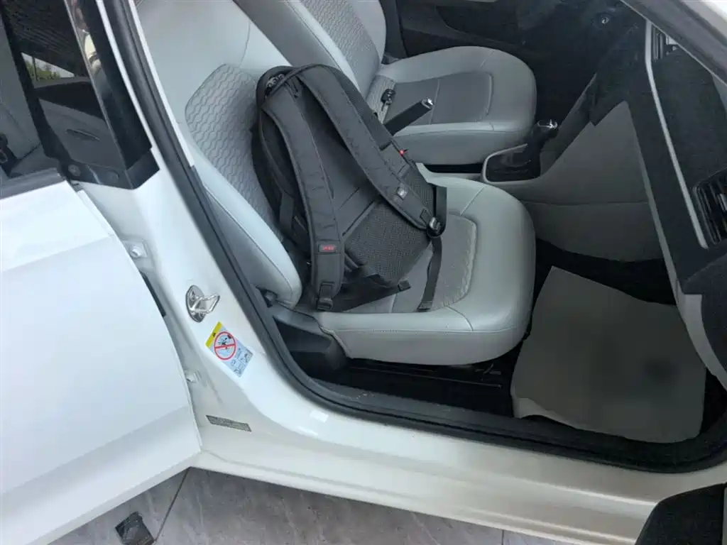 Škoda Rapid 2016 1.6L Automatic Pioneer Edition фото 25