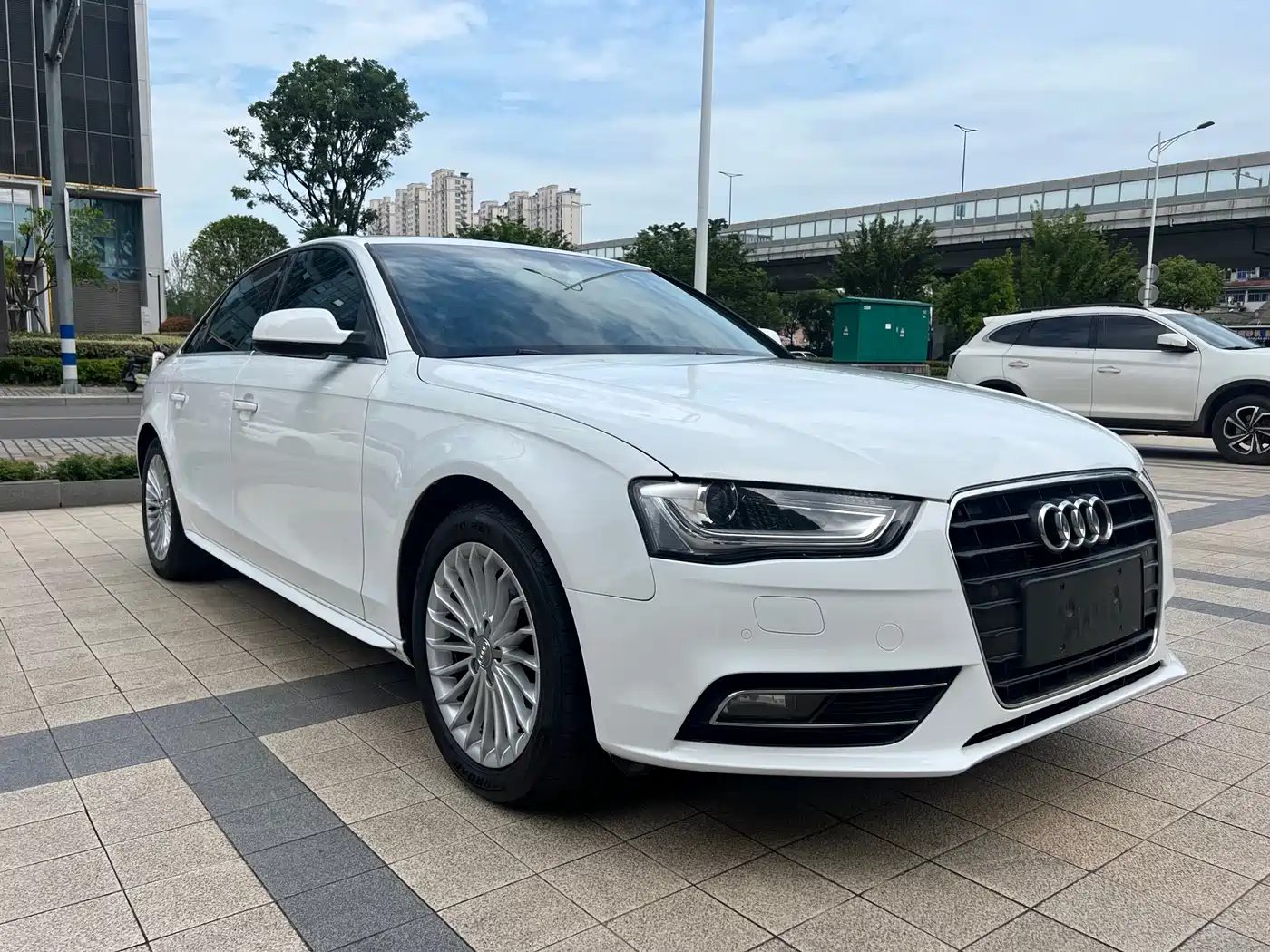 Audi A4L 2013 35 TFSI Automatic Technology фото 3