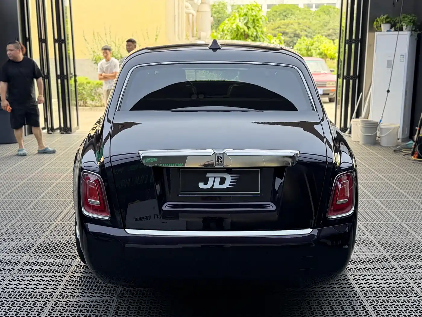 Rolls-Royce Phantom 2018 6.7T Long Wheelbase Version фото 5
