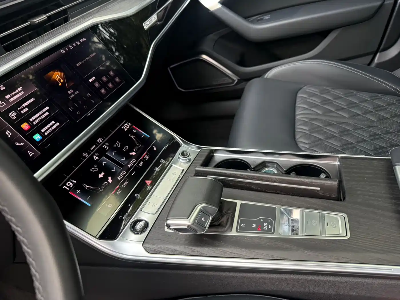 Photo 17 - Audi A6L
