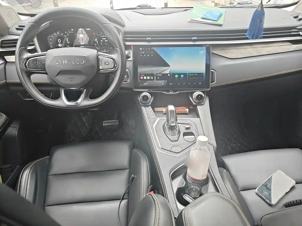 Photo 10 - Lynk & Co 01