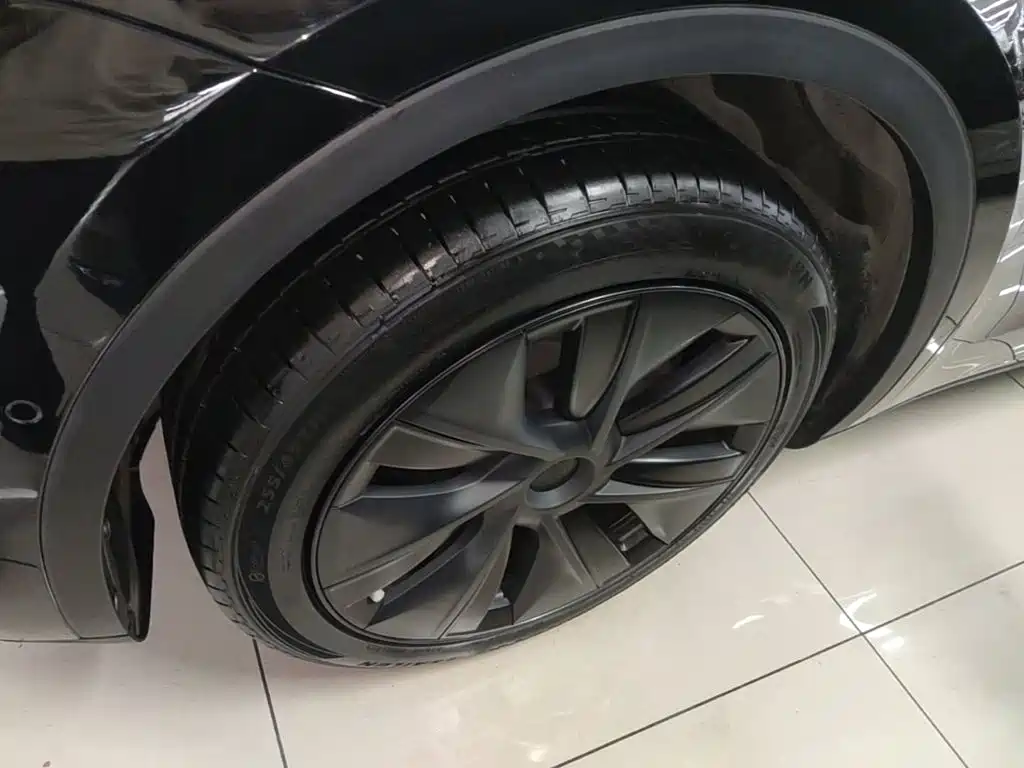 Photo 23 - Tesla Model Y