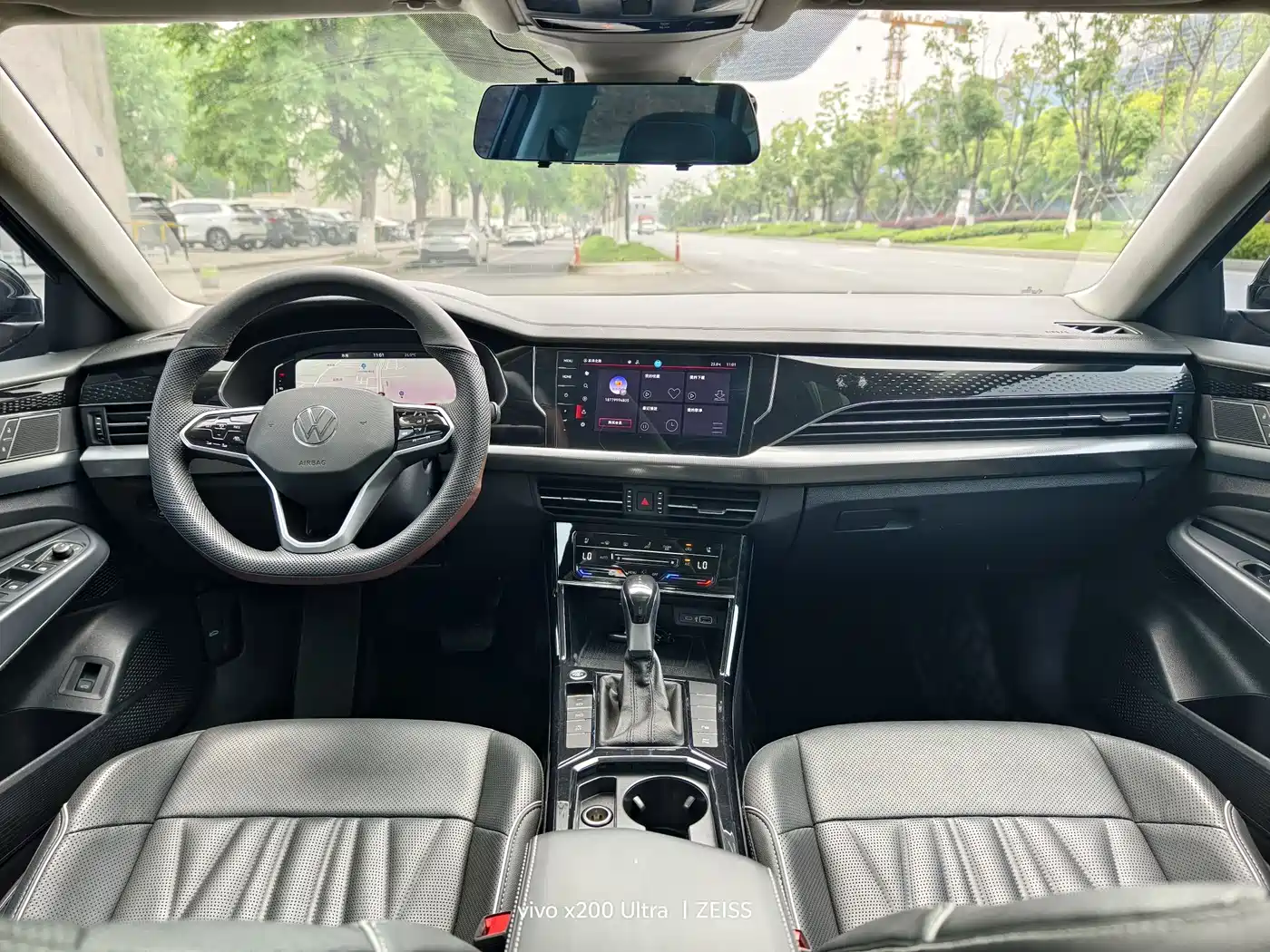 Volkswagen Passat 2023 330TSI Luxury Edition фото 6