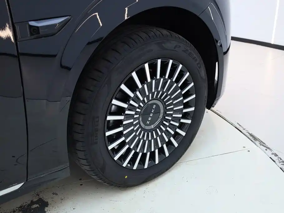 ZEEKR 009 2026 2024 6-seat Executive AWD 108kWh