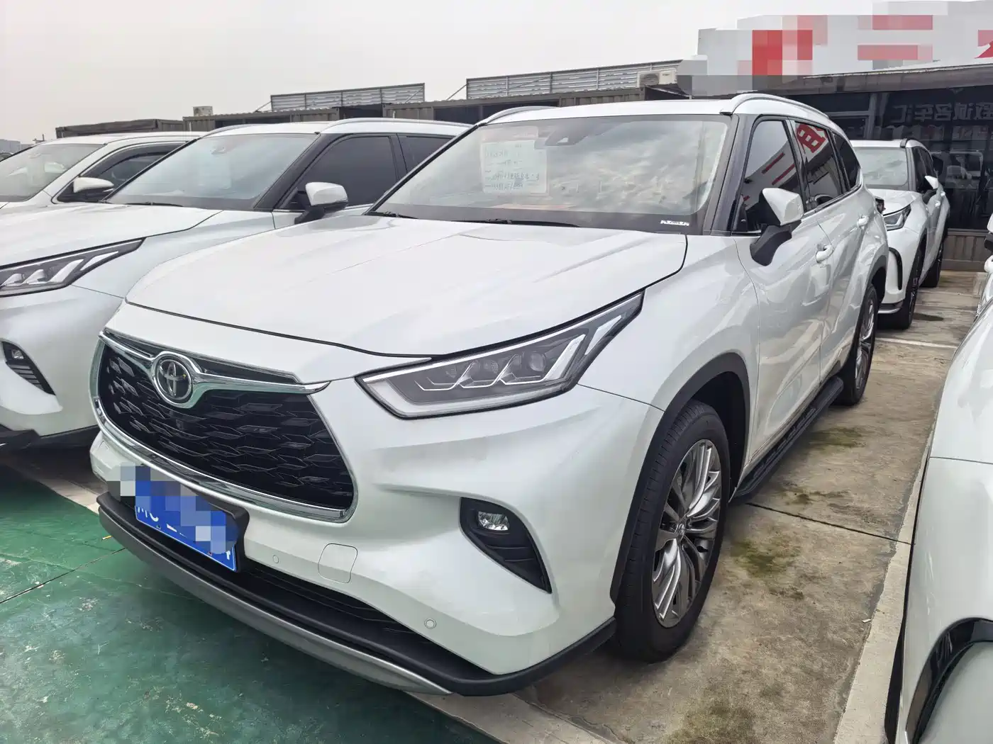 Photo 1 - Toyota Highlander