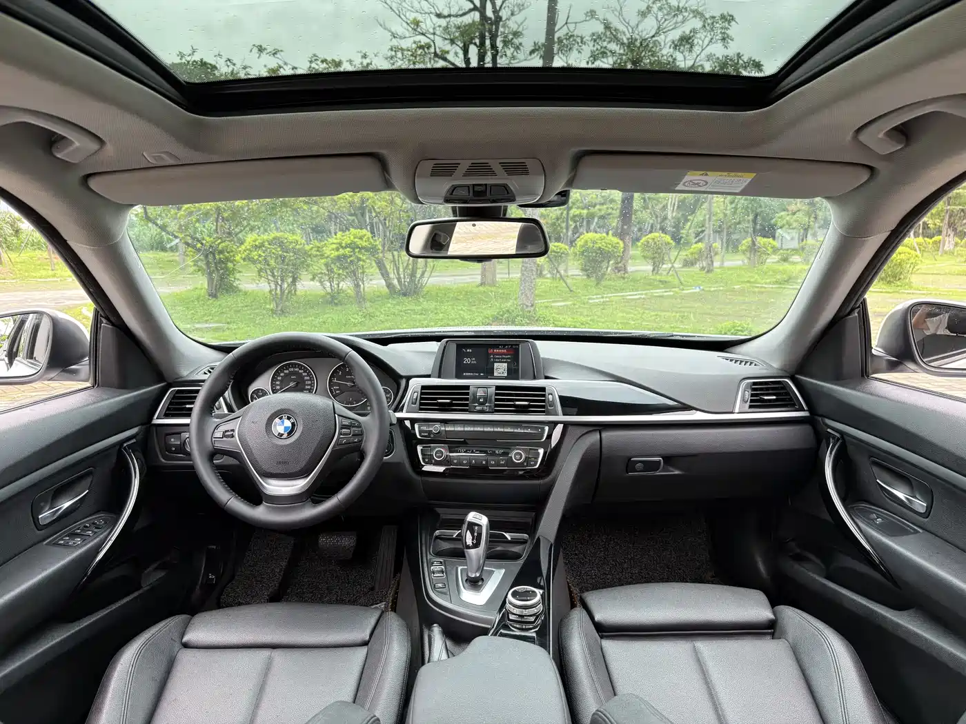 BMW 3 Series GT 2018 320i Fashion фото 11