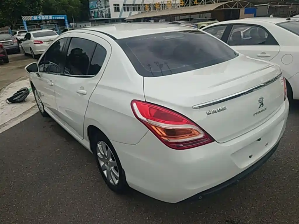 Peugeot 308 2014 Model Joy Edition Classic 1.6L Automatic Superior Style фото 5
