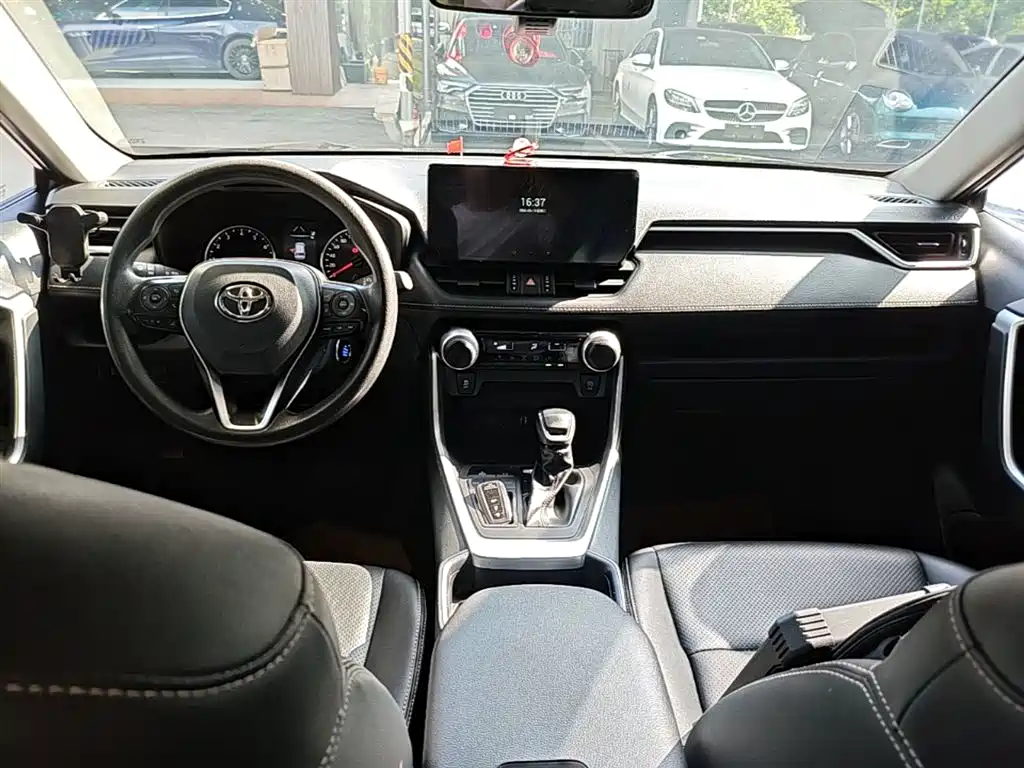 Toyota RAV4 Rongfang 2023 2.0L CVT 2WD Urban Edition фото 10