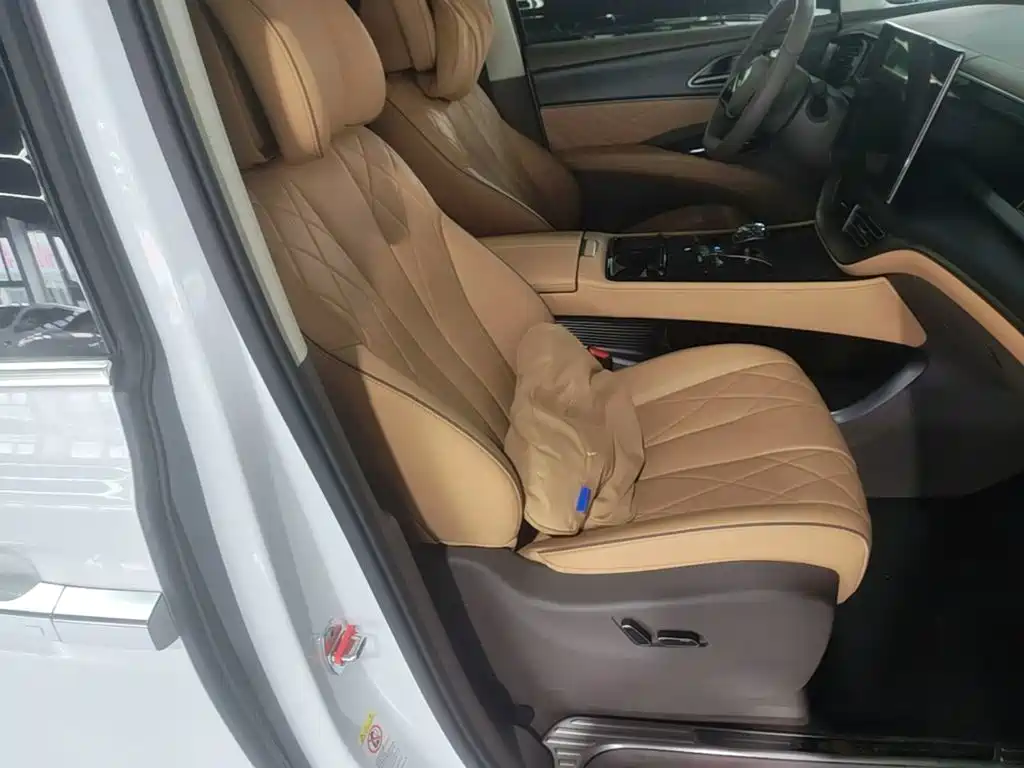 Denza D9 2022 2022 DM-i 970 AWD Flagship
