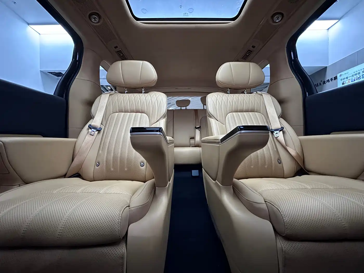 Voyah Auto Voyah Dreamer 2025 PHEV AWD Flagship Kunpeng Edition фото 20