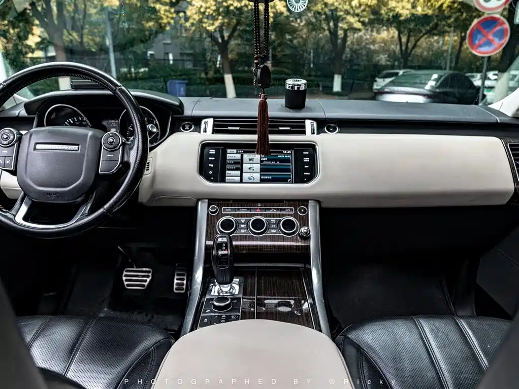 Land Rover Range Rover Sport 2015 3.0 SC V6 HSE фото 3
