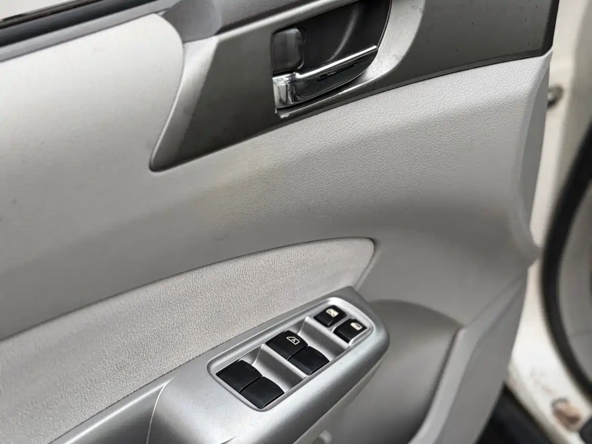 Photo 7 - Subaru Forester