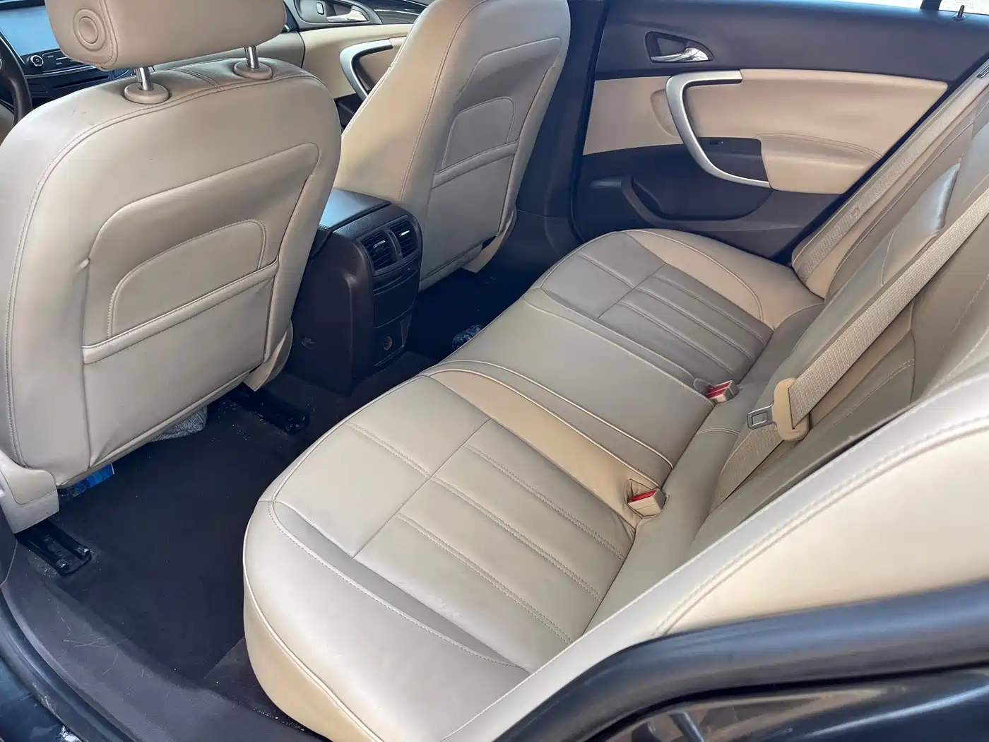 Photo 10 - Buick Regal