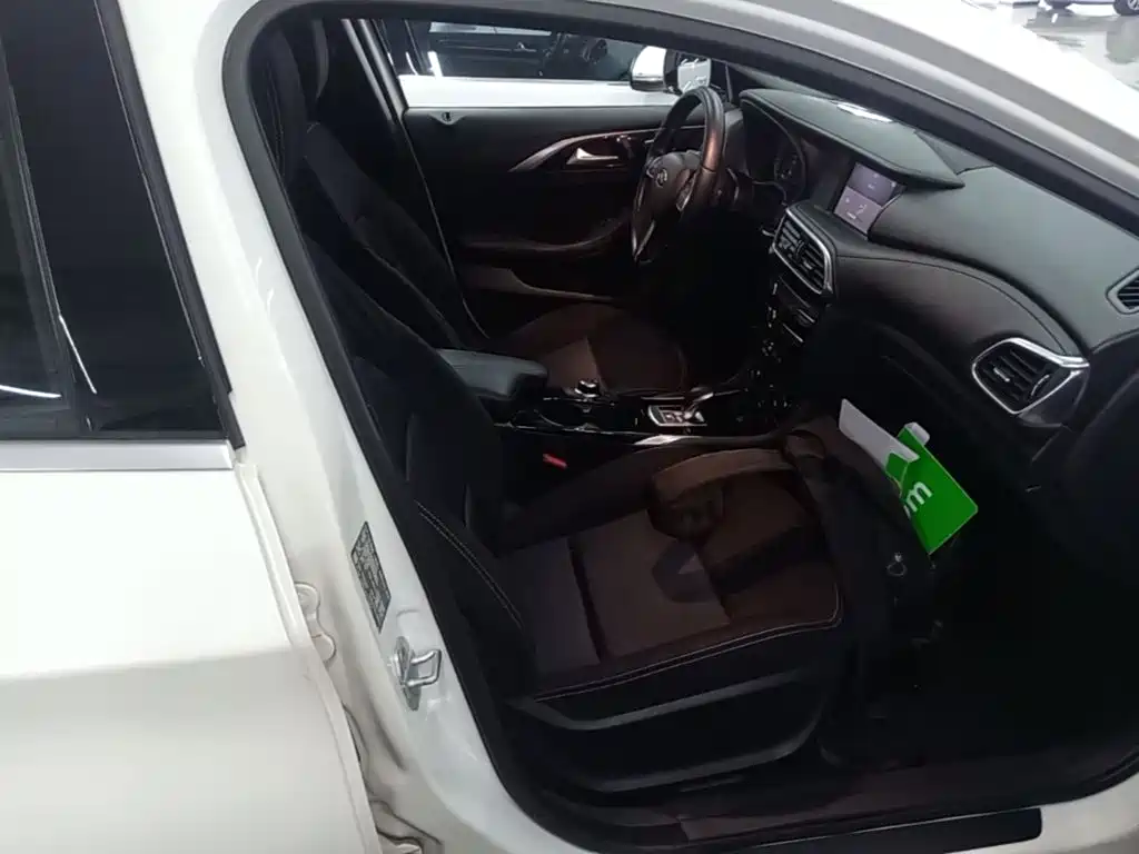 Infiniti QX30 2017 2017 Model 2.0T 4WD Fashion
