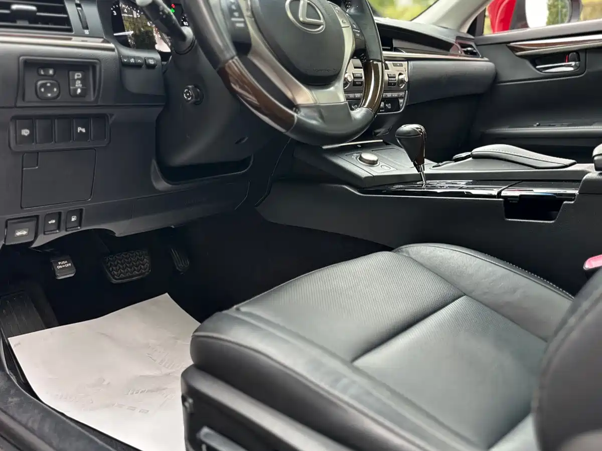 Lexus ES 2014 250 Elegance Edition фото 25