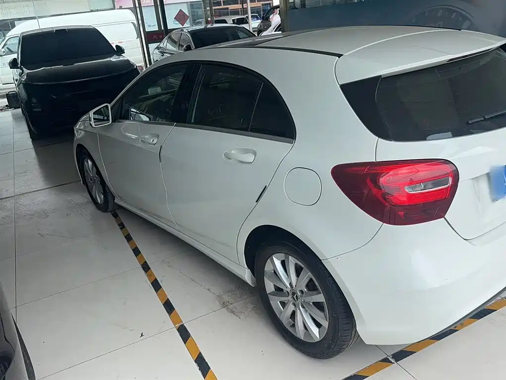 Mercedes-Benz A-Class (Import) 2017 Facelift A 180 фото 8