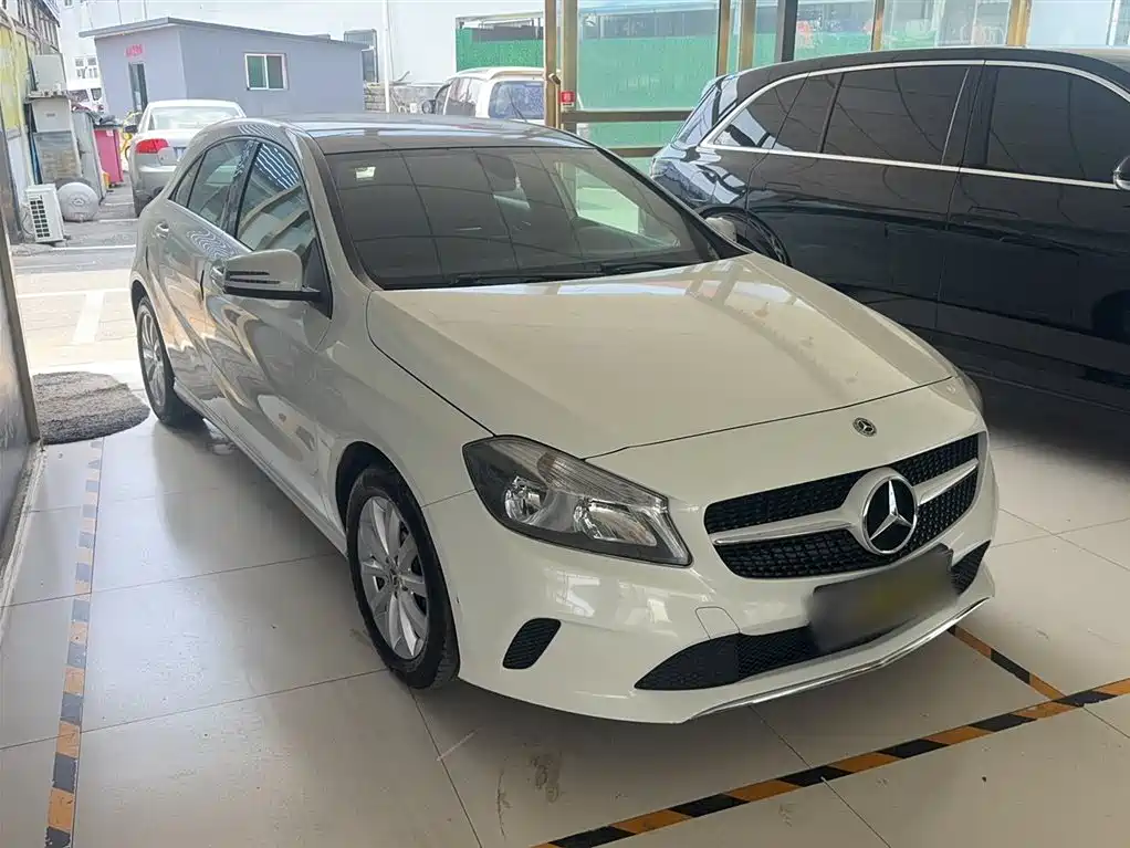 Mercedes-Benz A-Class (Import) 2017 Facelift A 180 фото 6