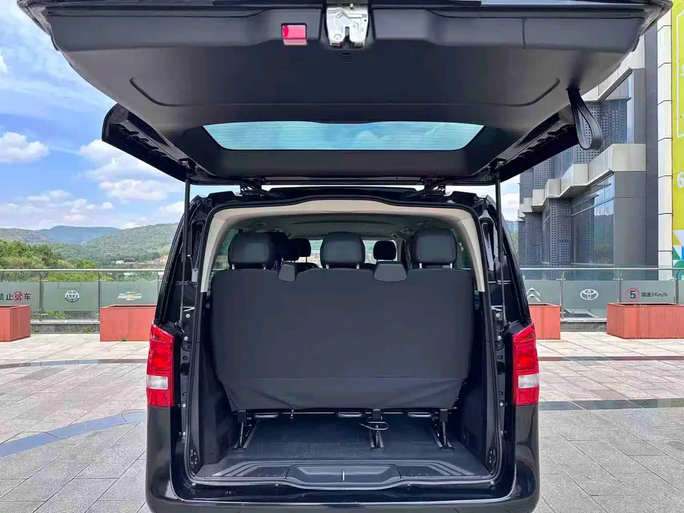 Mercedes-Benz Vito 2023 2.0T Elite 9-Seater фото 20