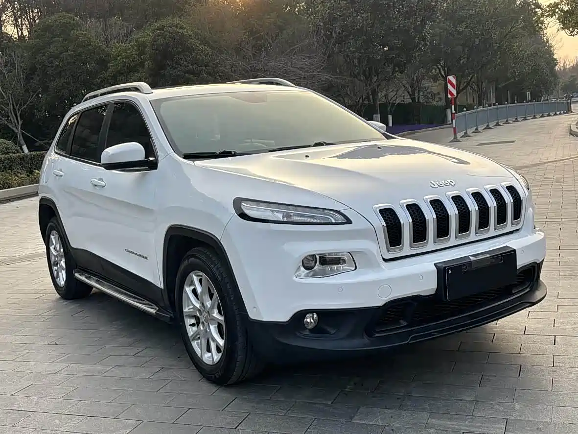 Jeep Cherokee (Import) 2015 2015 2.4L Elite Edition