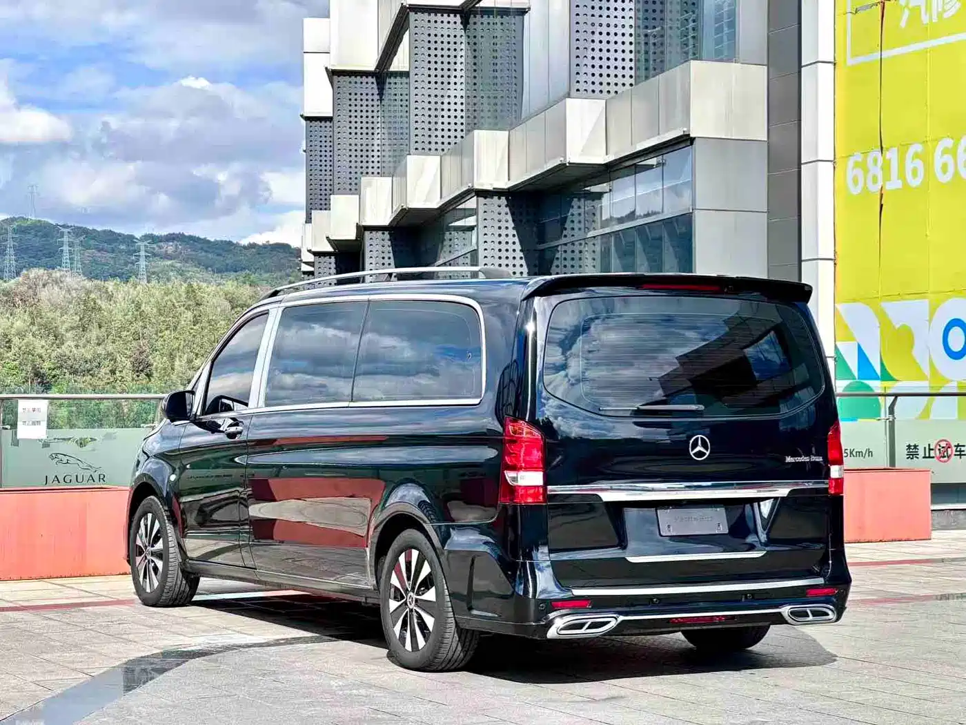 Mercedes-Benz Vito 2023 2.0T Elite 7-Seater фото 7