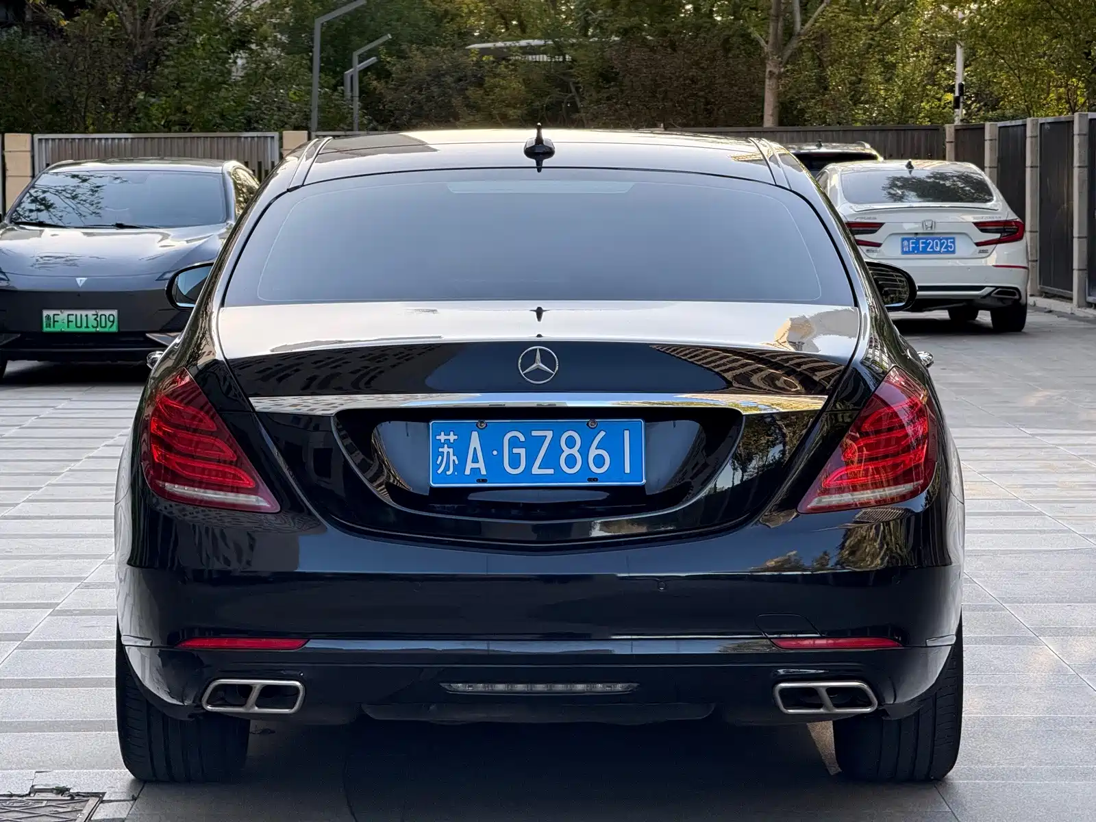 Photo 8 - Mercedes-Benz S-Class
