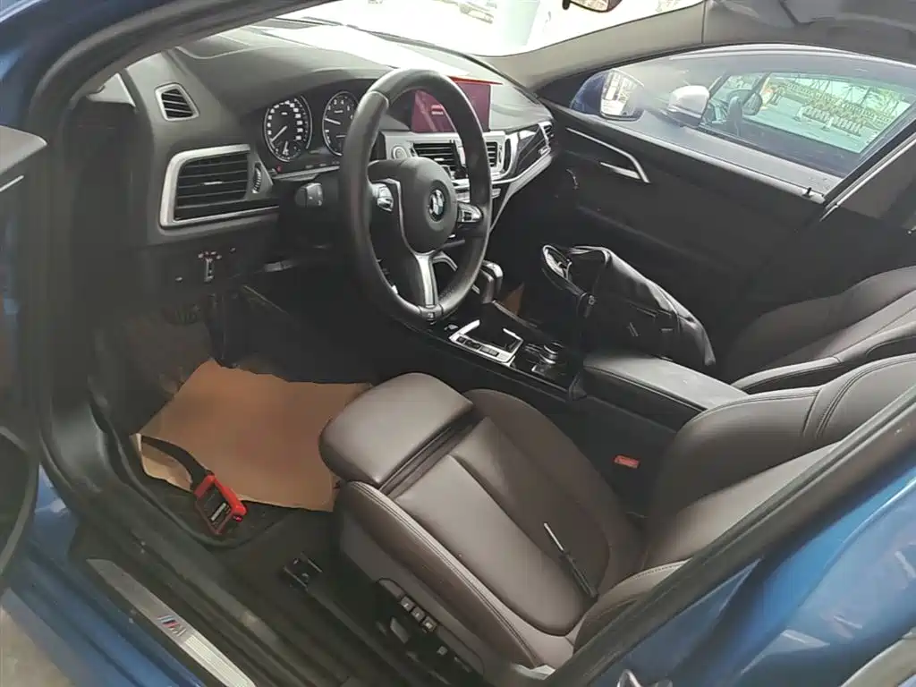 BMW 1 Series 2019 120i Leading M Sport Package фото 15
