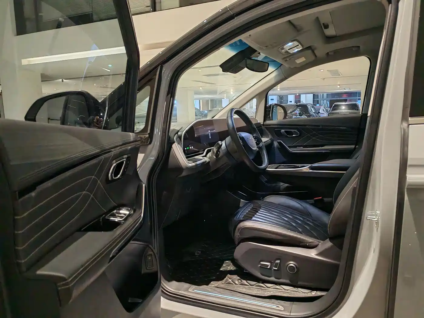 SAIC Maxus Dajia 9 2022 2022 Long Range Forest 6-Seater