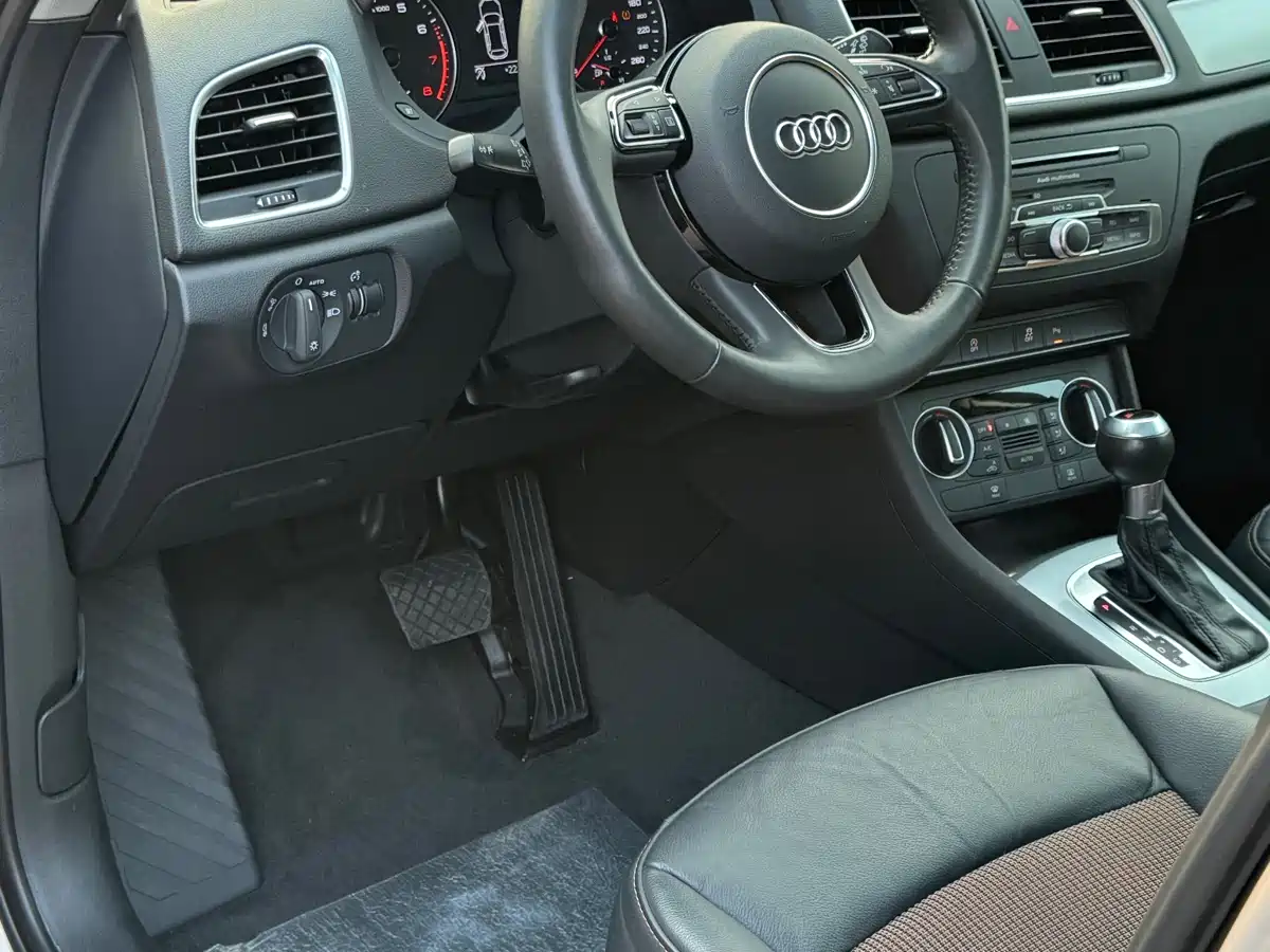 Audi Q3 2018 30th Anniversary Edition 30 TFSI Fashion фото 18