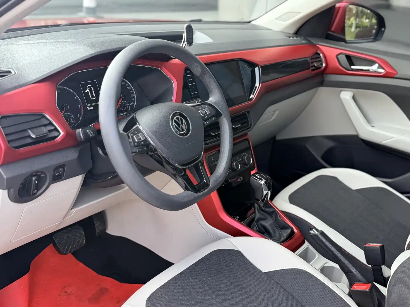 Photo 13 - Volkswagen T-Cross