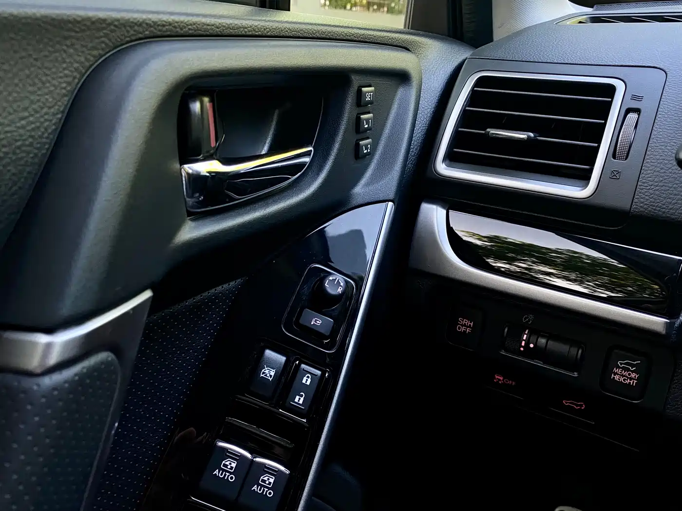 Subaru Forester 2016 2.5i Prestige Navigation Edition фото 18