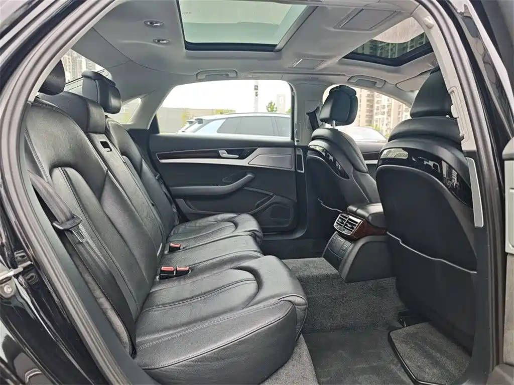 Фото 7 - Audi A8