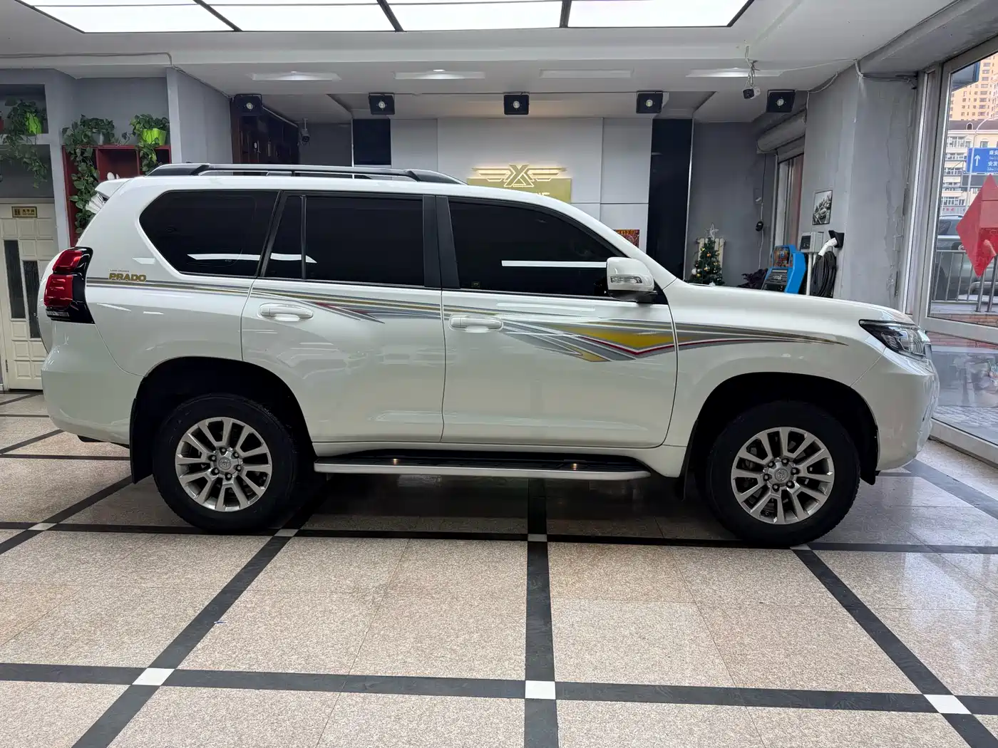 Toyota Prado 2018 3.5L Automatic TX-L NAVI Rear-mounted Spare Tire фото 4