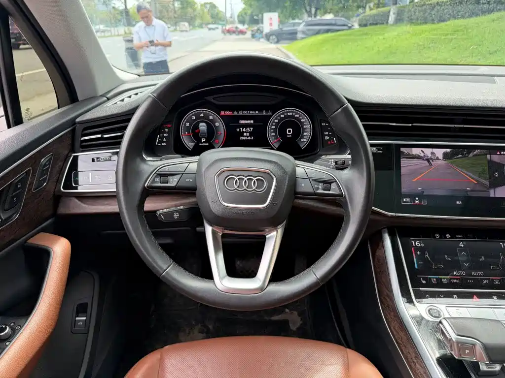 Фото 14 - Audi Q7