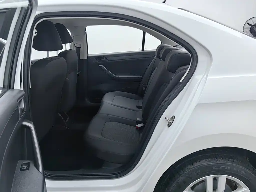 Фото 15 - Volkswagen Jetta
