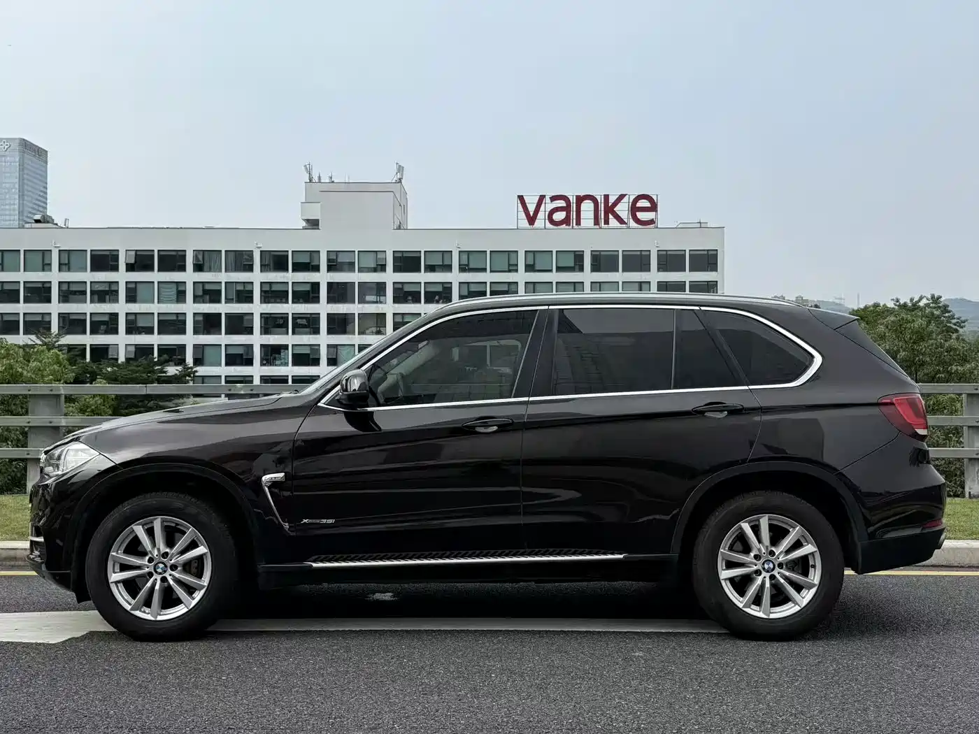 Photo 4 - BMW X5 (Import)