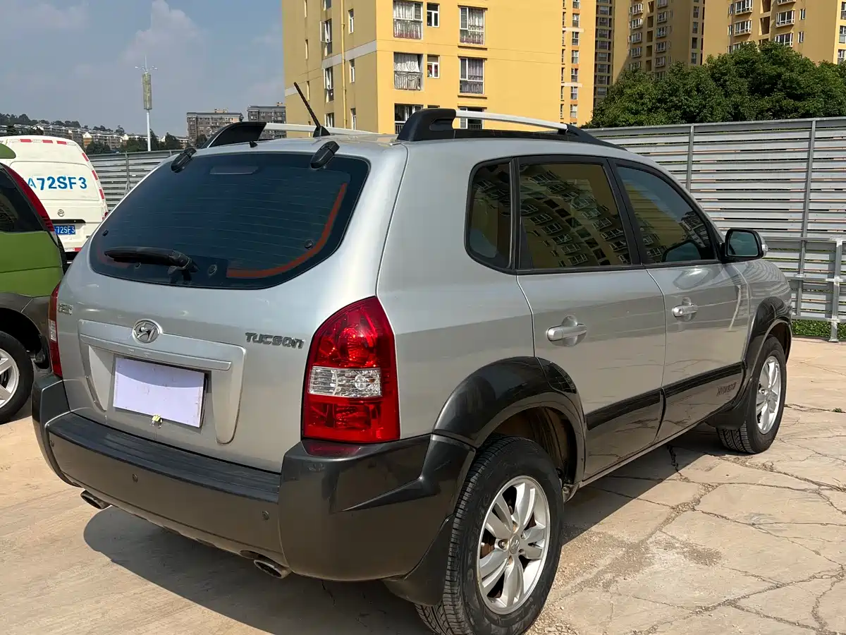Hyundai Tucson 2009 2.0L Automatic 2WD Sunroof фото 13