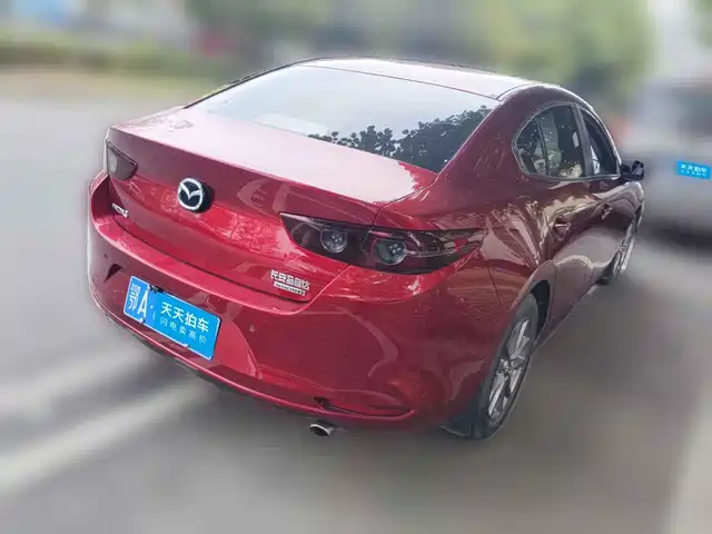 Mazda Mazda3 Axela 2020 1.5L Automatic Sunroof Edition — фото 2