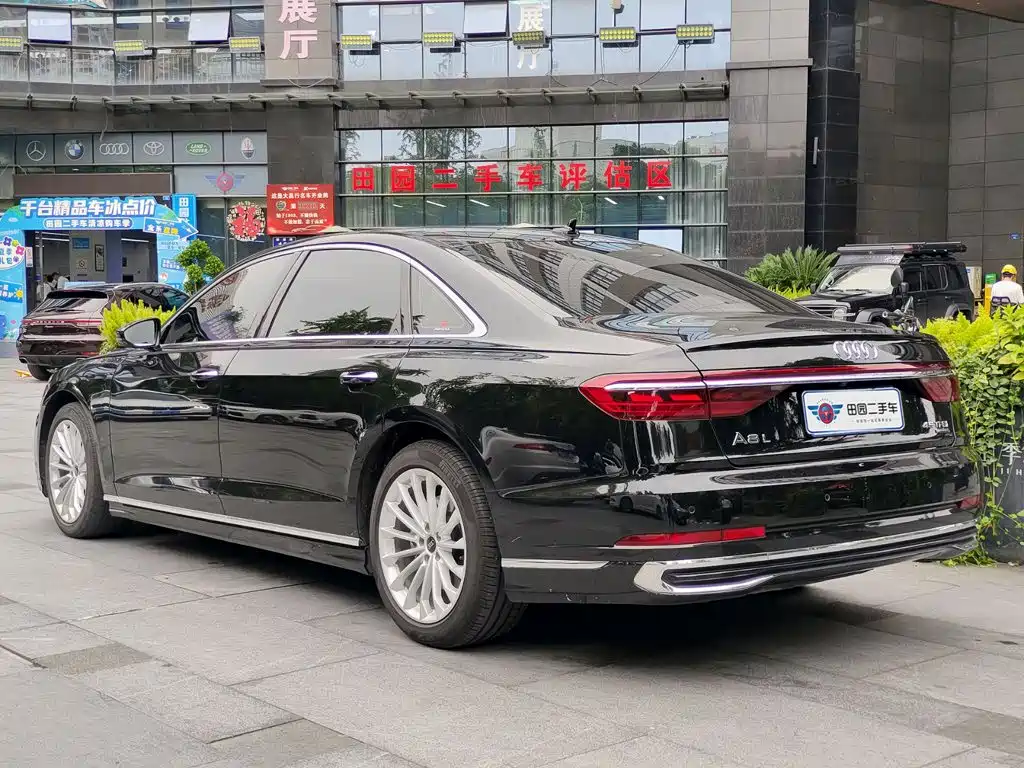 Фото 4 - Audi A8