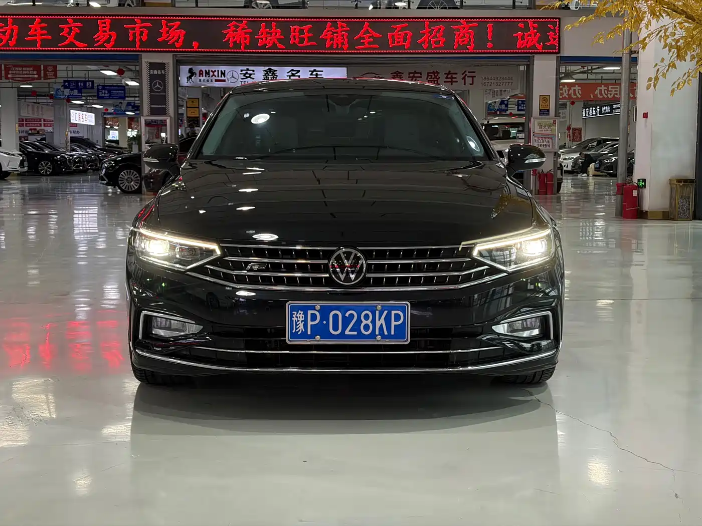 Volkswagen Magotan 2023 Model 2 Million Commemorative Edition 330TSI DSG Luxury фото 2