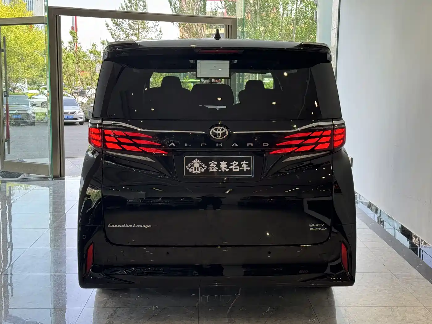 Toyota Alphard фото 24